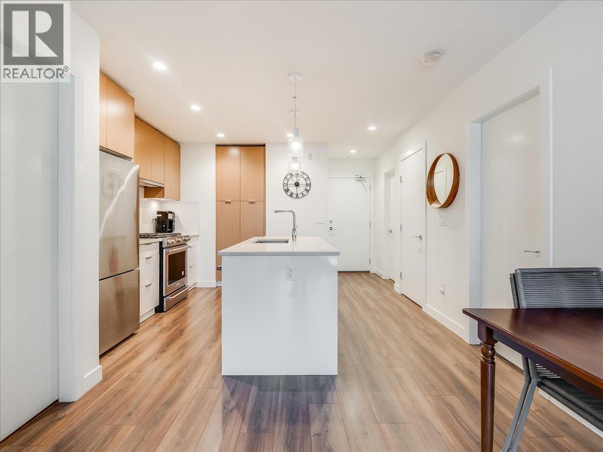 406 108 E 8TH STREET, North Vancouver