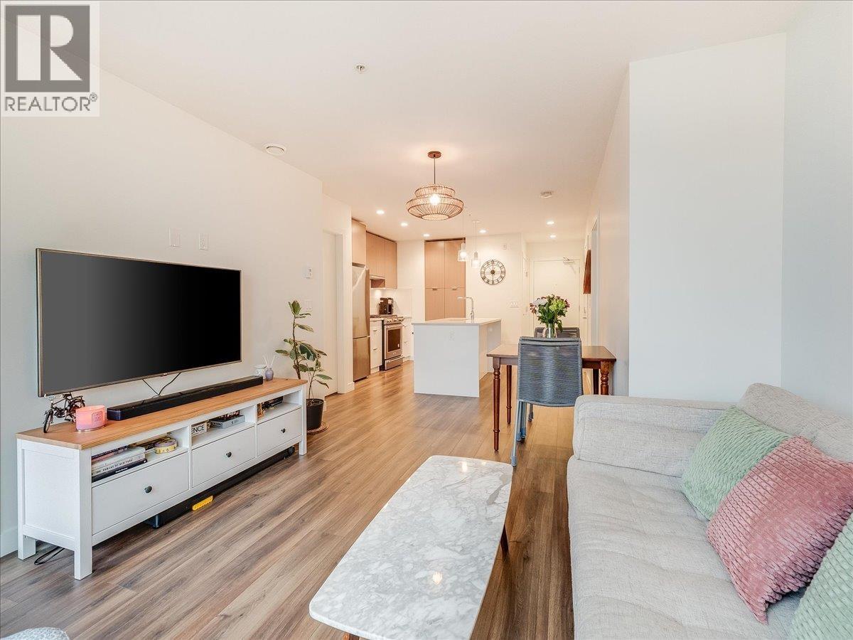 406 108 E 8TH STREET, North Vancouver