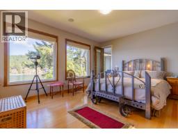 1602 Chart Drive, Pender Island, BC V0N2M2 Photo 11