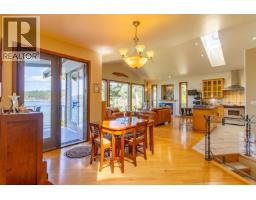 1602 Chart Drive, Pender Island, BC V0N2M2 Photo 8