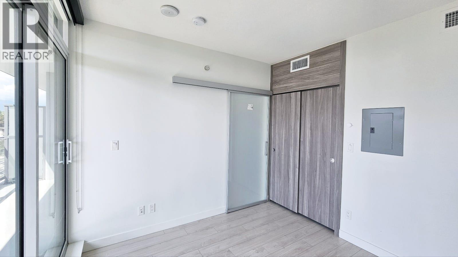 9xx 4730 LOUGHEED HIGHWAY, Burnaby
