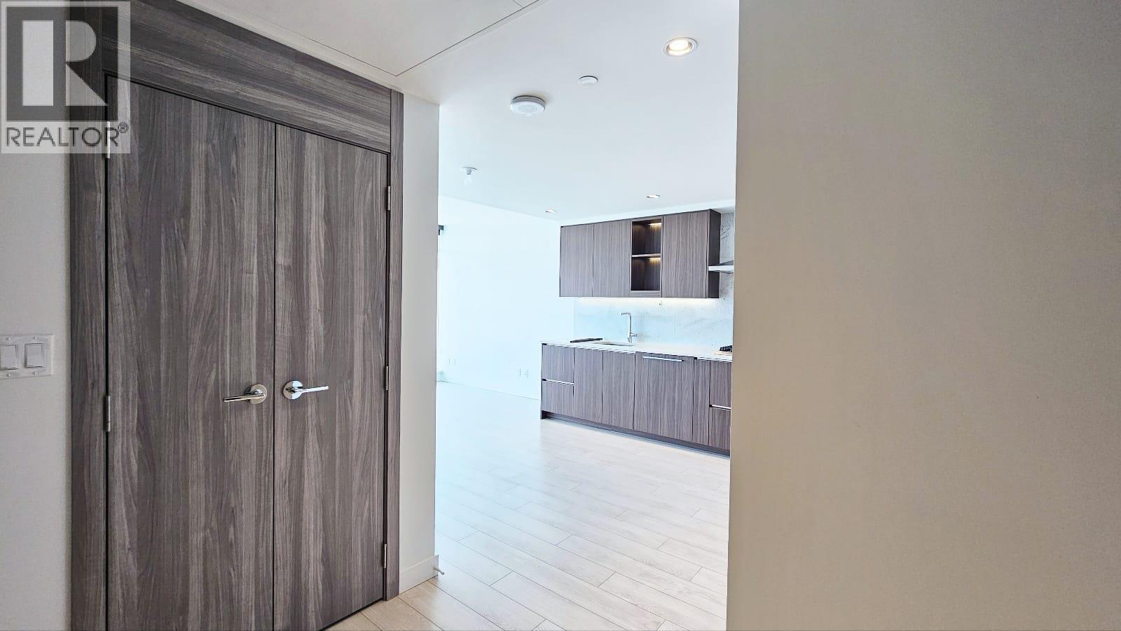 9xx 4730 LOUGHEED HIGHWAY, Burnaby