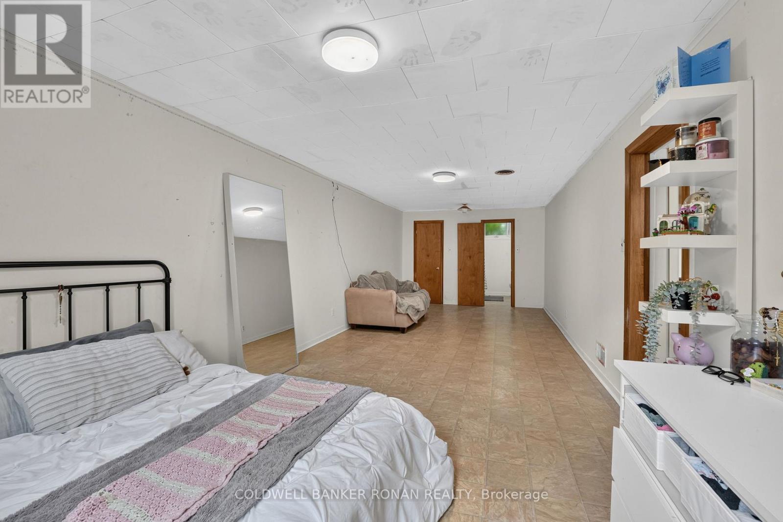 9 VINE STREET - Image 37