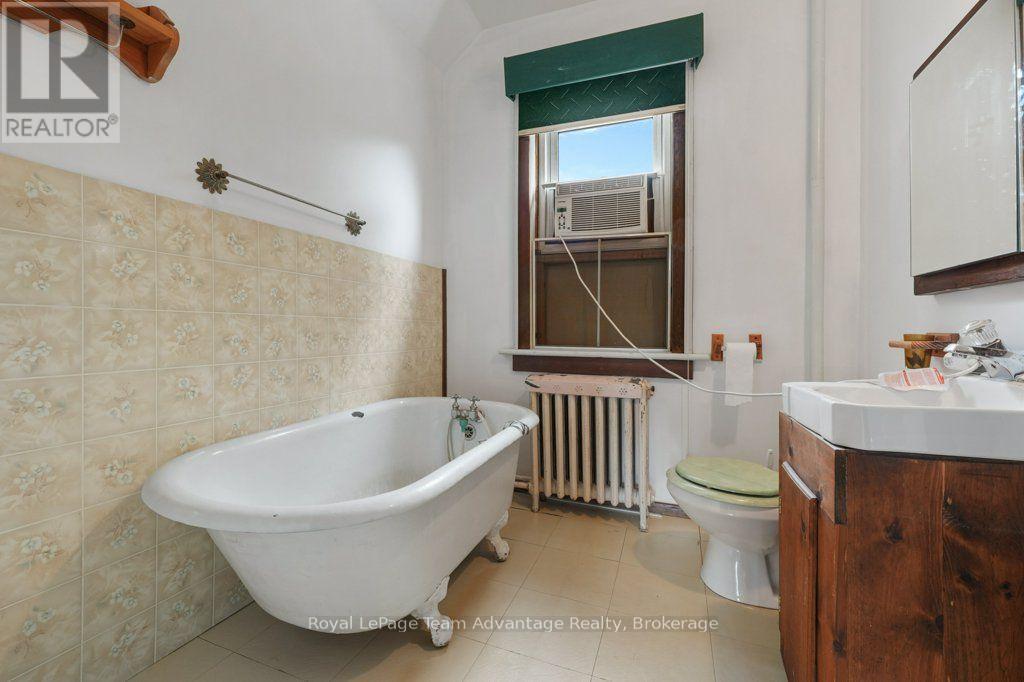 111 GIBSON ST STREET - Image 23