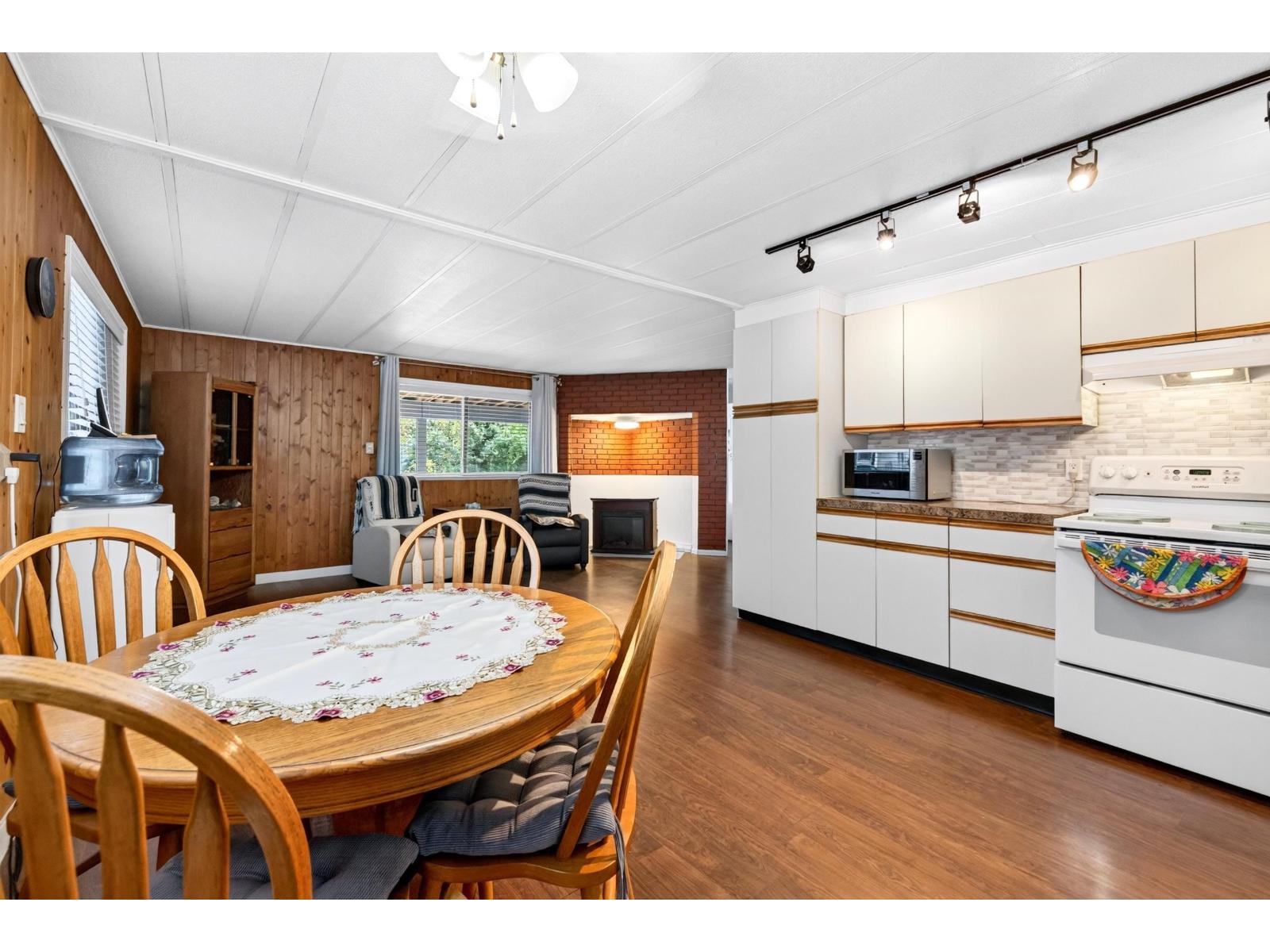 109 3942 COLUMBIA VALLEY ROAD, Cultus Lake East, Cultus Lake