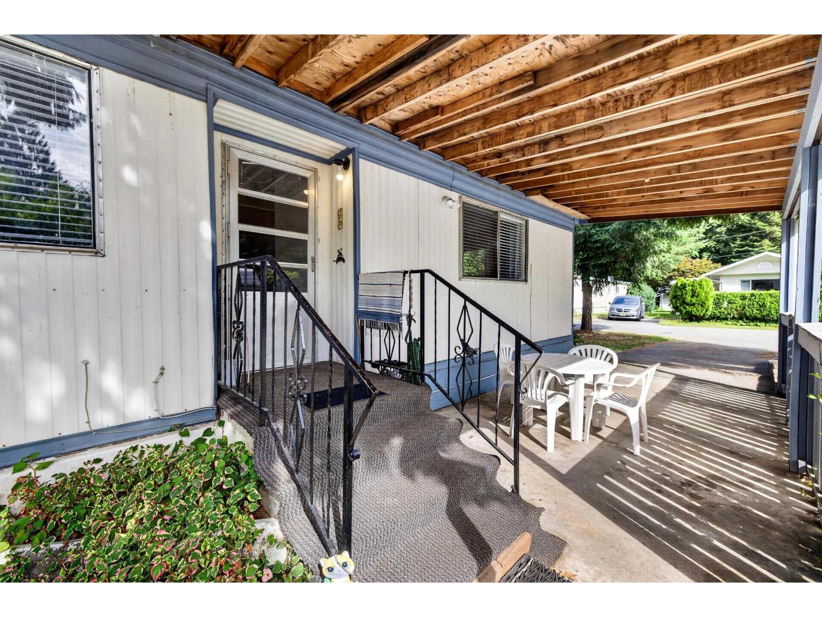 109 3942 COLUMBIA VALLEY ROAD, Cultus Lake East, Cultus Lake