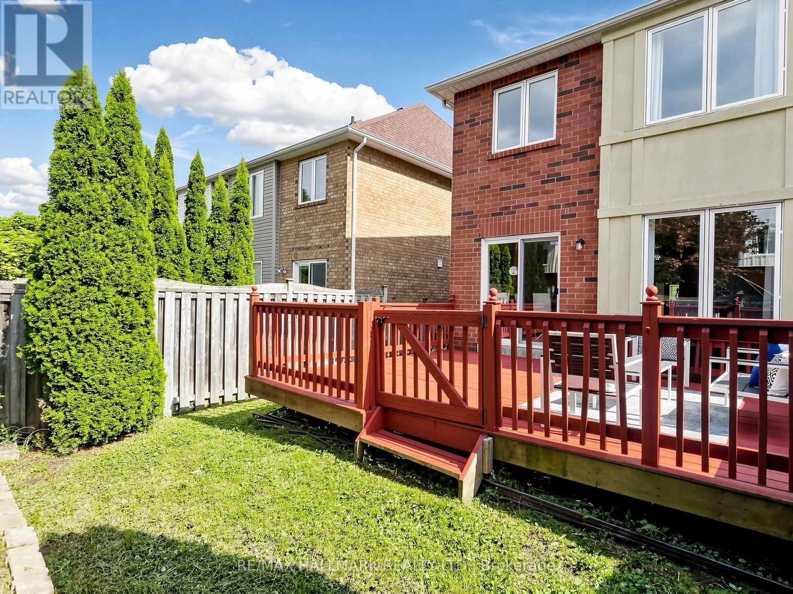 12 STOKELY CRESCENT - 43