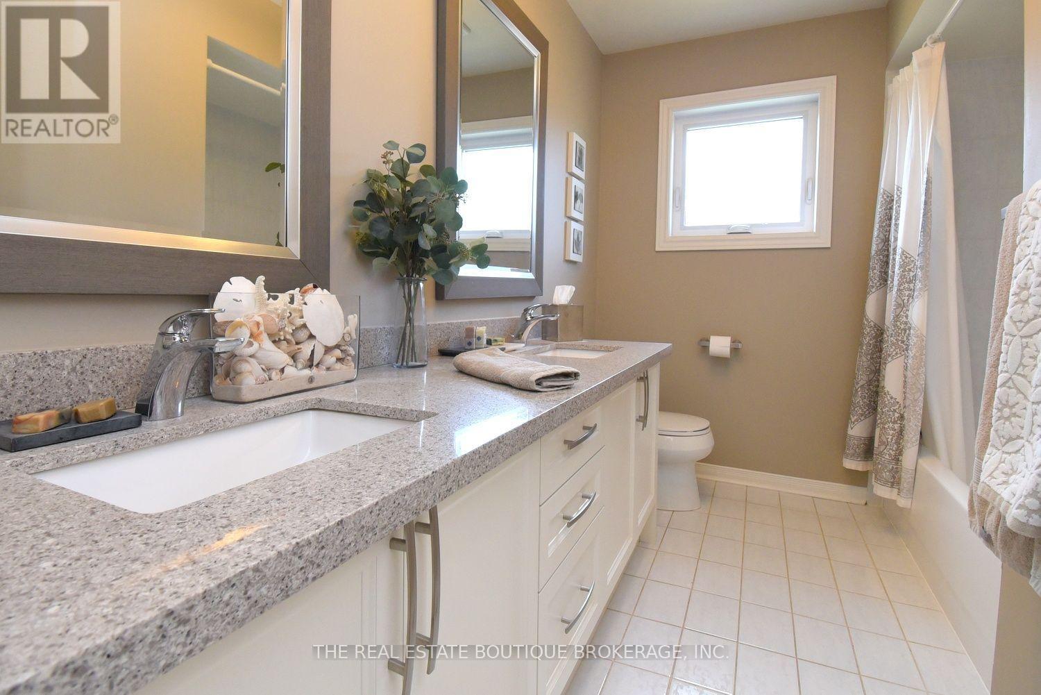 470 AMANDA CRESCENT - 31