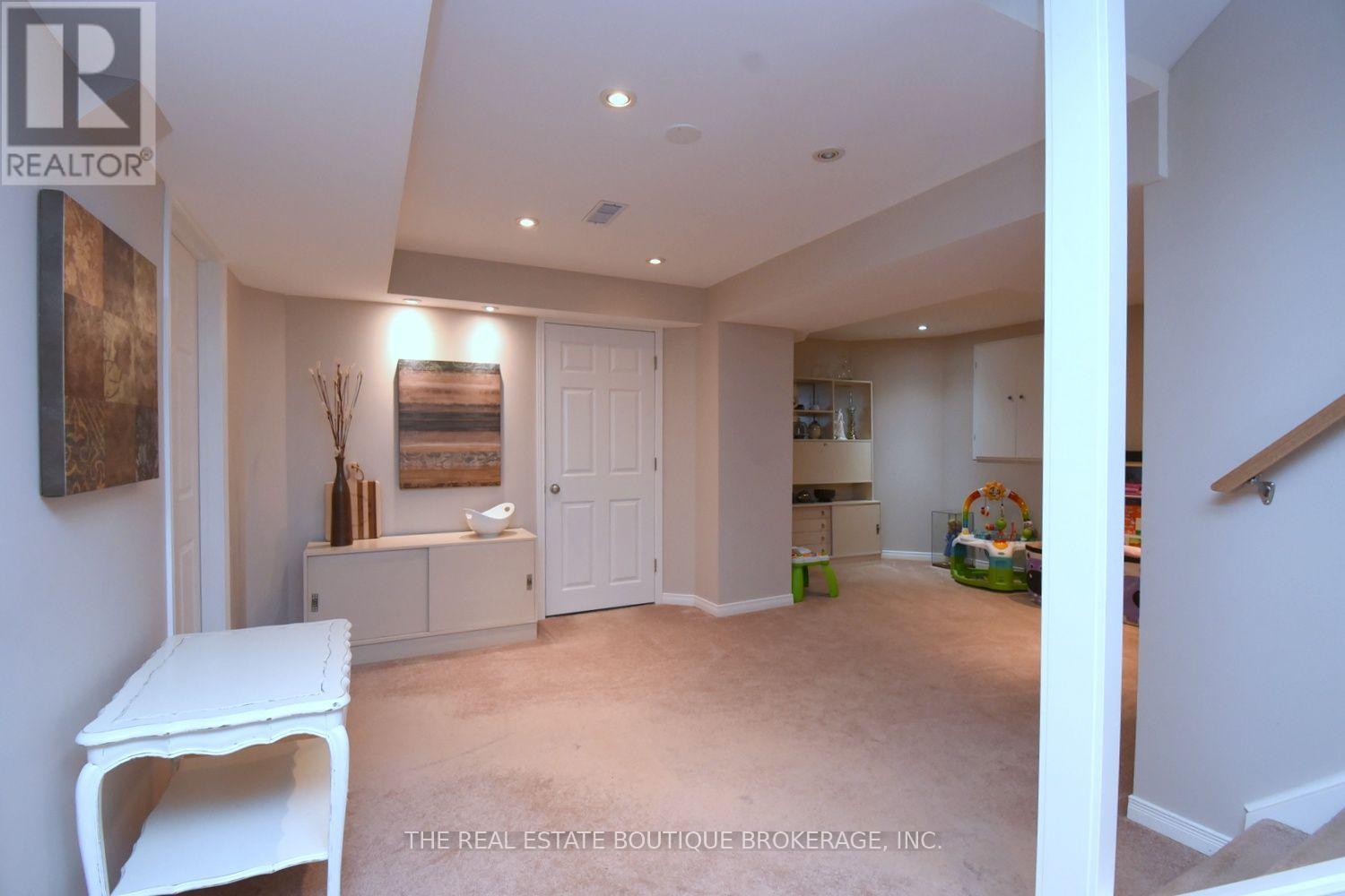 470 AMANDA CRESCENT - Image 37