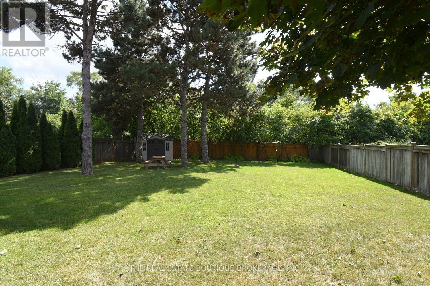 470 AMANDA CRESCENT - 47