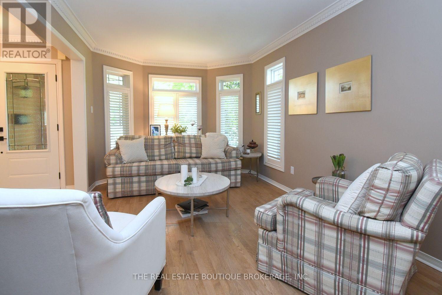 470 AMANDA CRESCENT - 8