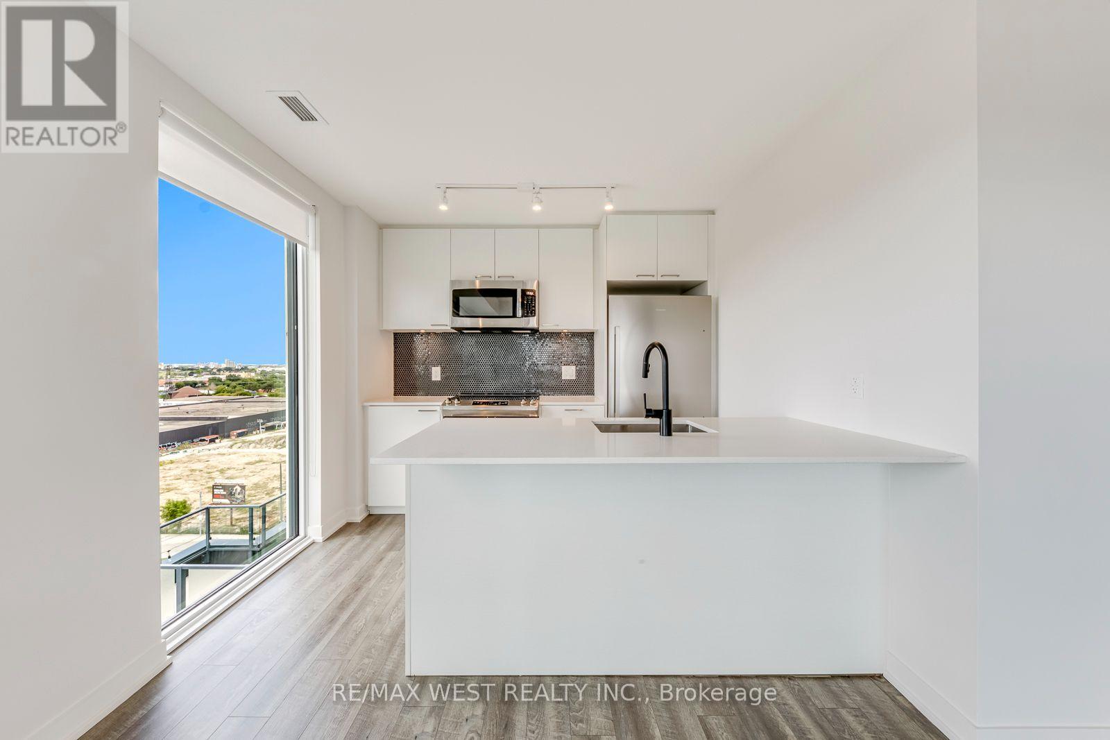 #910 1808 ST. CLAIR AVENUE W - 16
