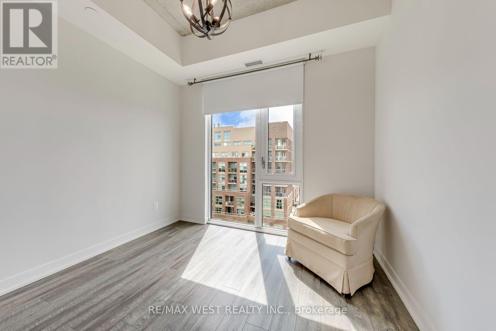#910 1808 ST. CLAIR AVENUE W - Image 27
