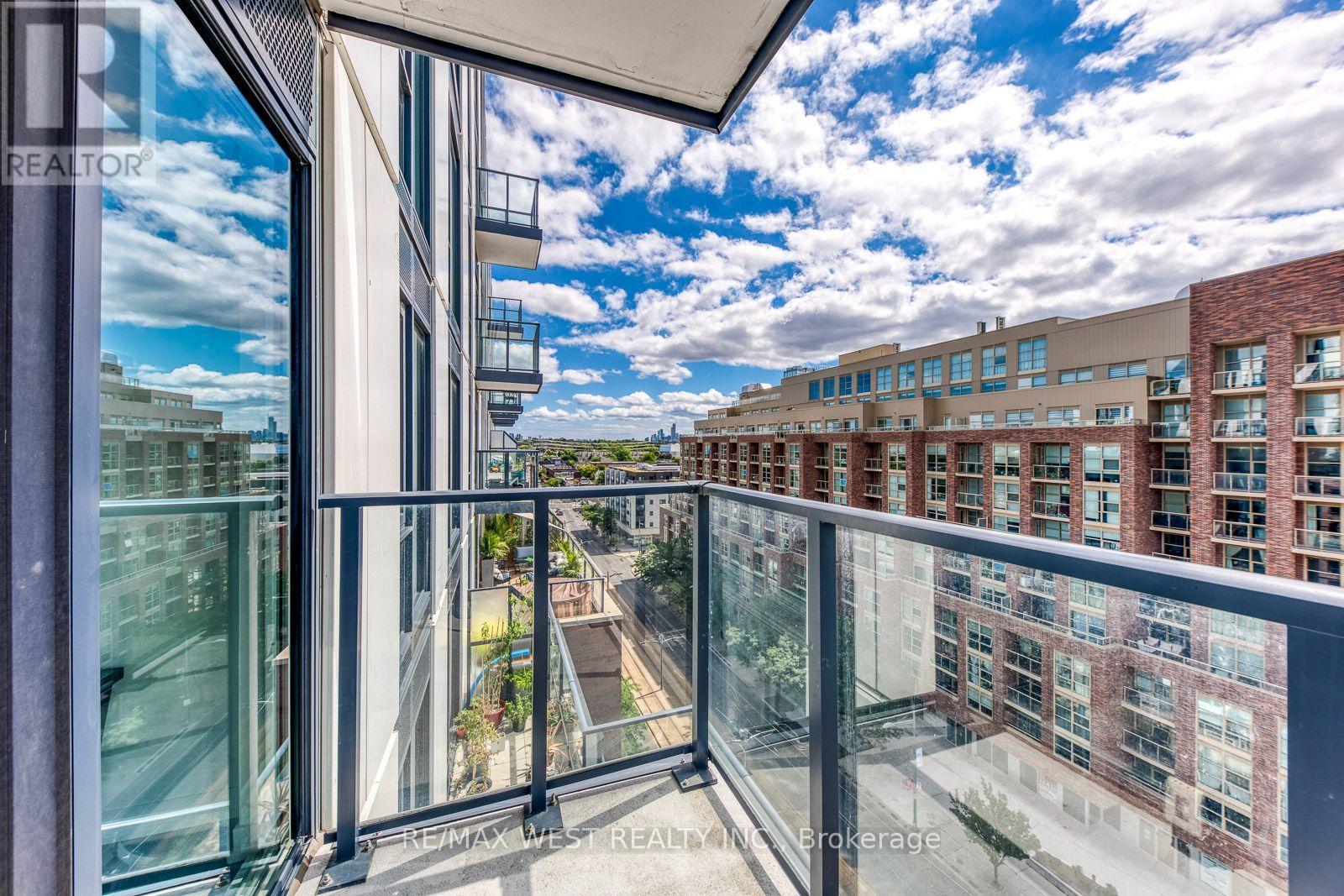 #910 1808 ST. CLAIR AVENUE W - 34