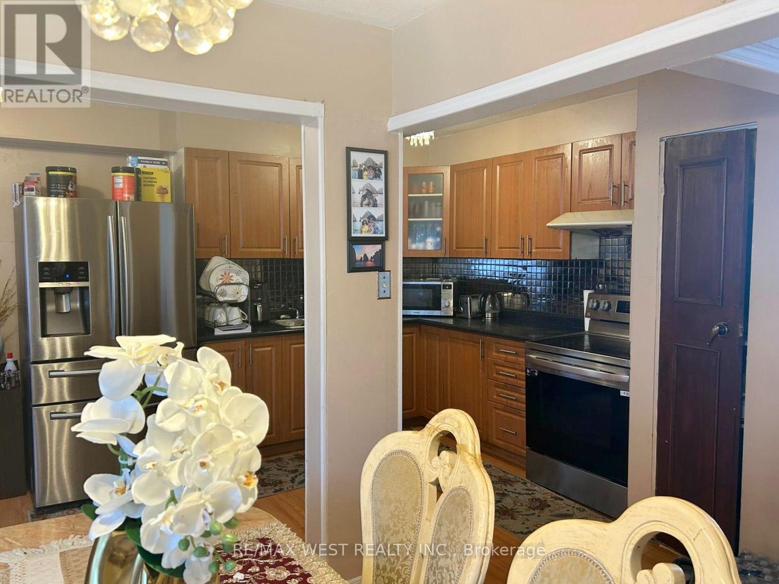 #134 6458 FINCH AVENUE W - 10