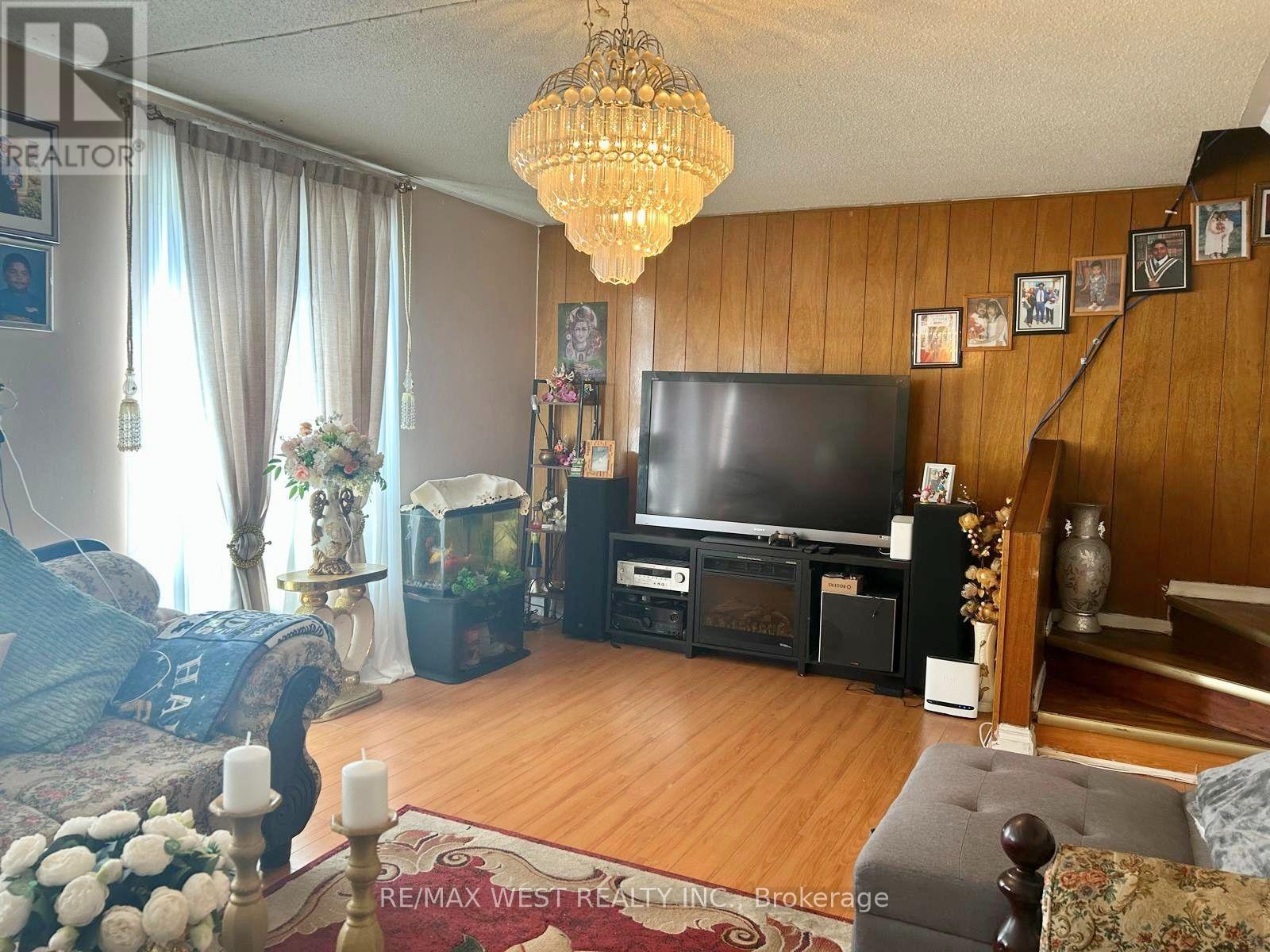 #134 6458 FINCH AVENUE W - 15