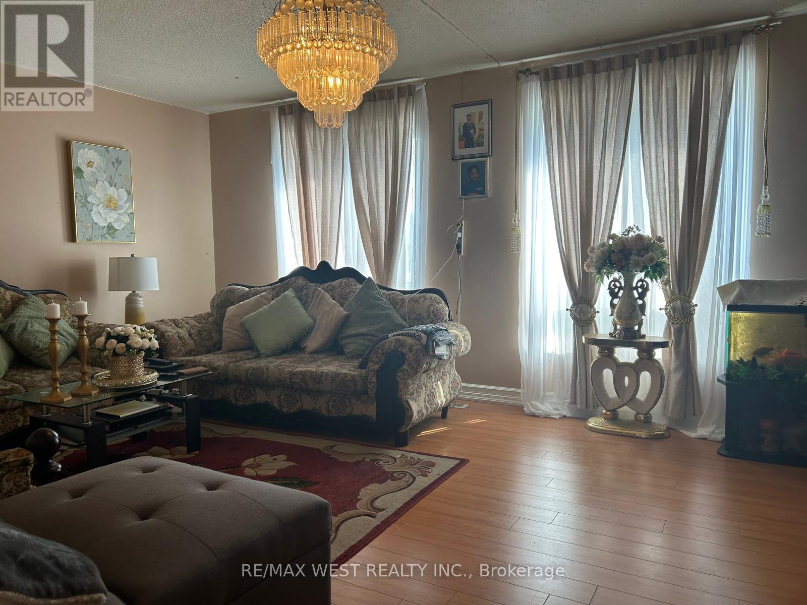 #134 6458 FINCH AVENUE W - 6
