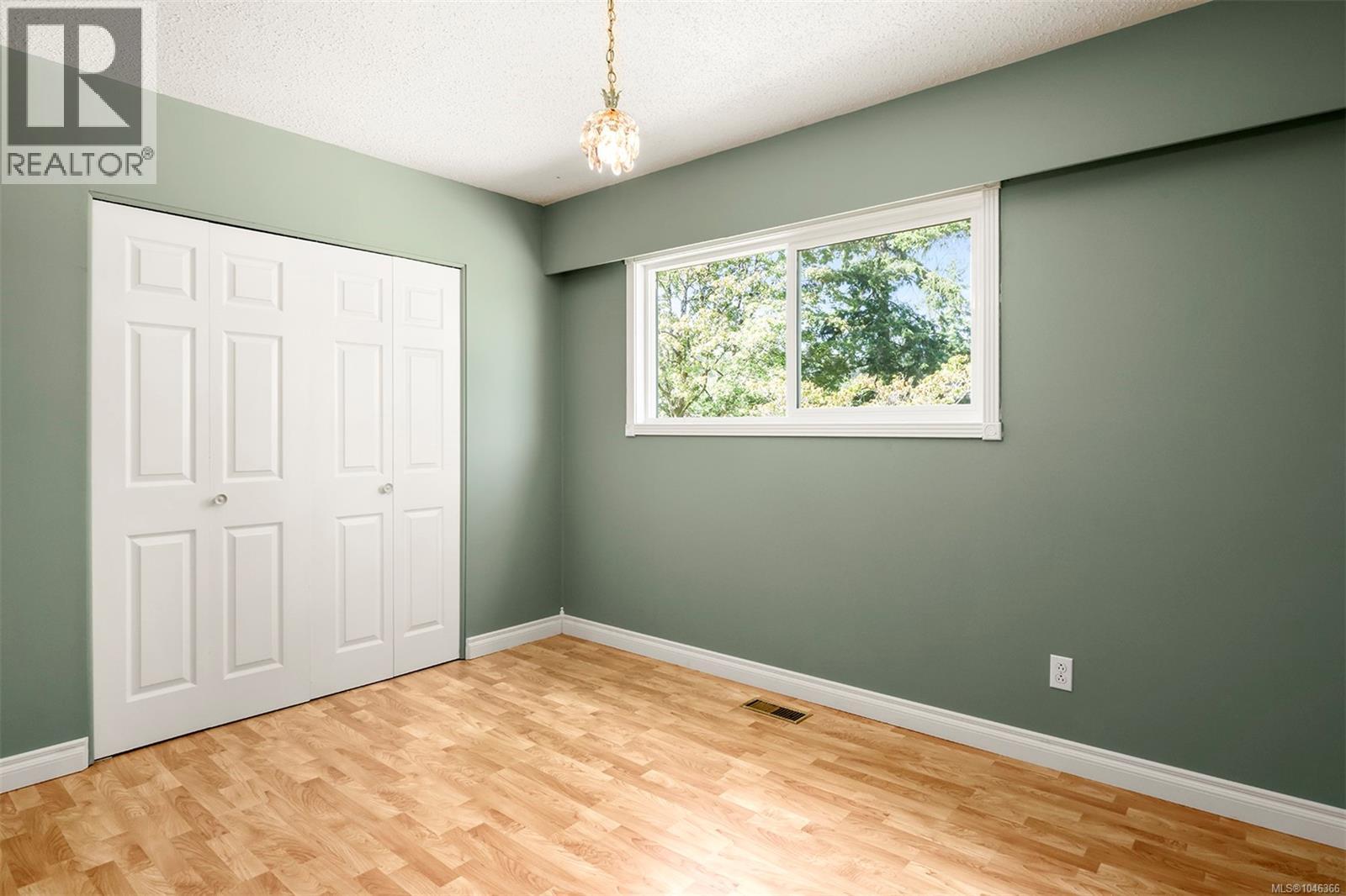 2275 Milford Rd - Image 19