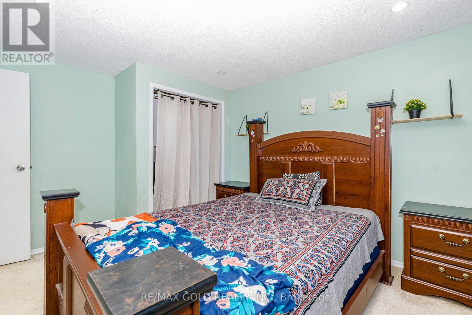 58 HOMESTEAD PLACE - 23
