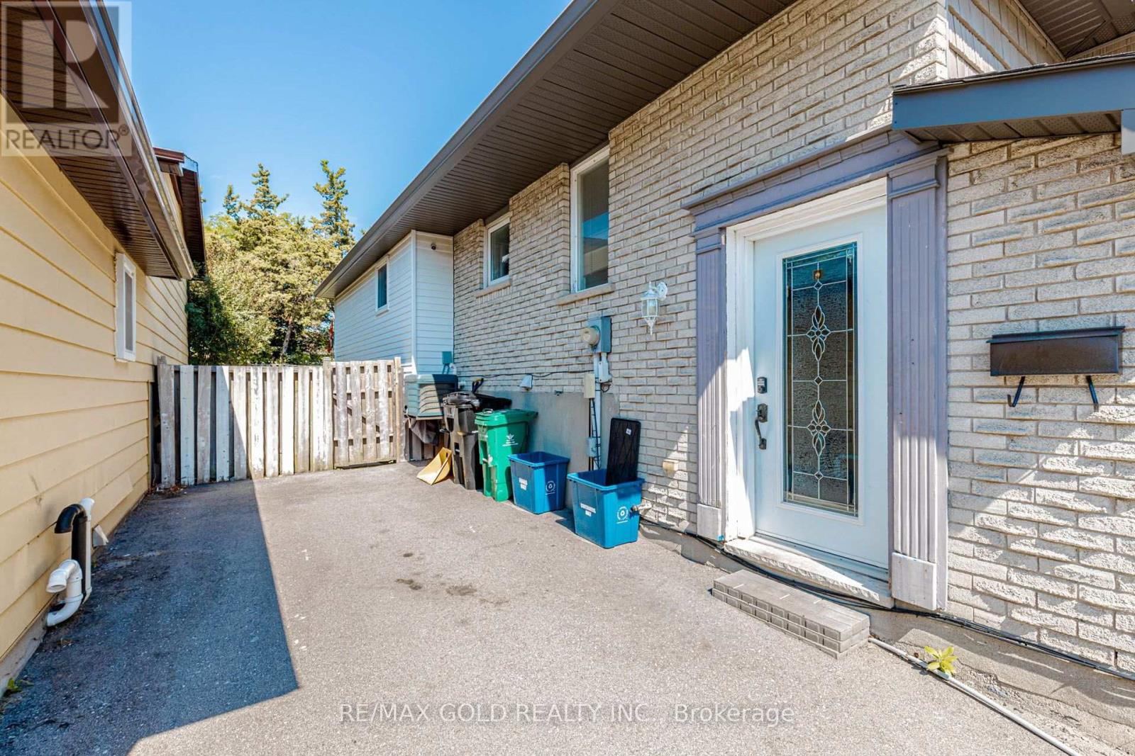 58 HOMESTEAD PLACE - 4