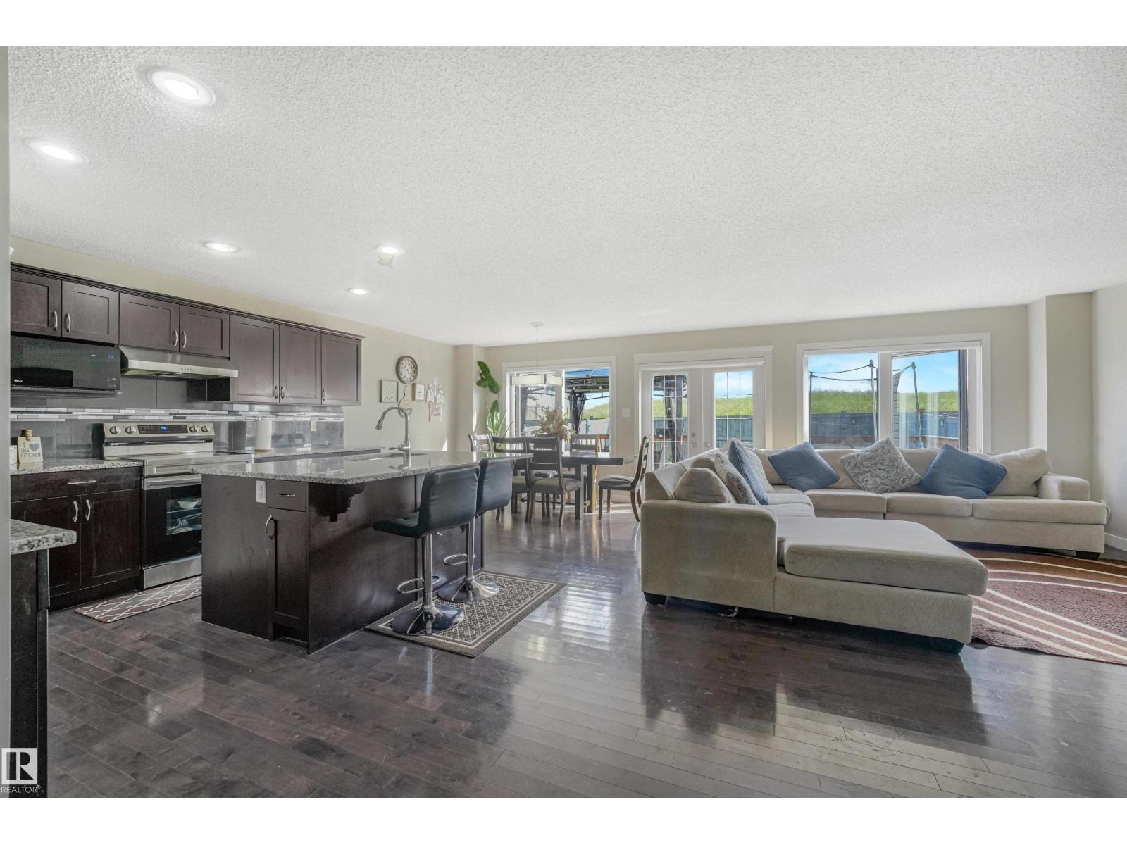 3359 13 AV NW - 7