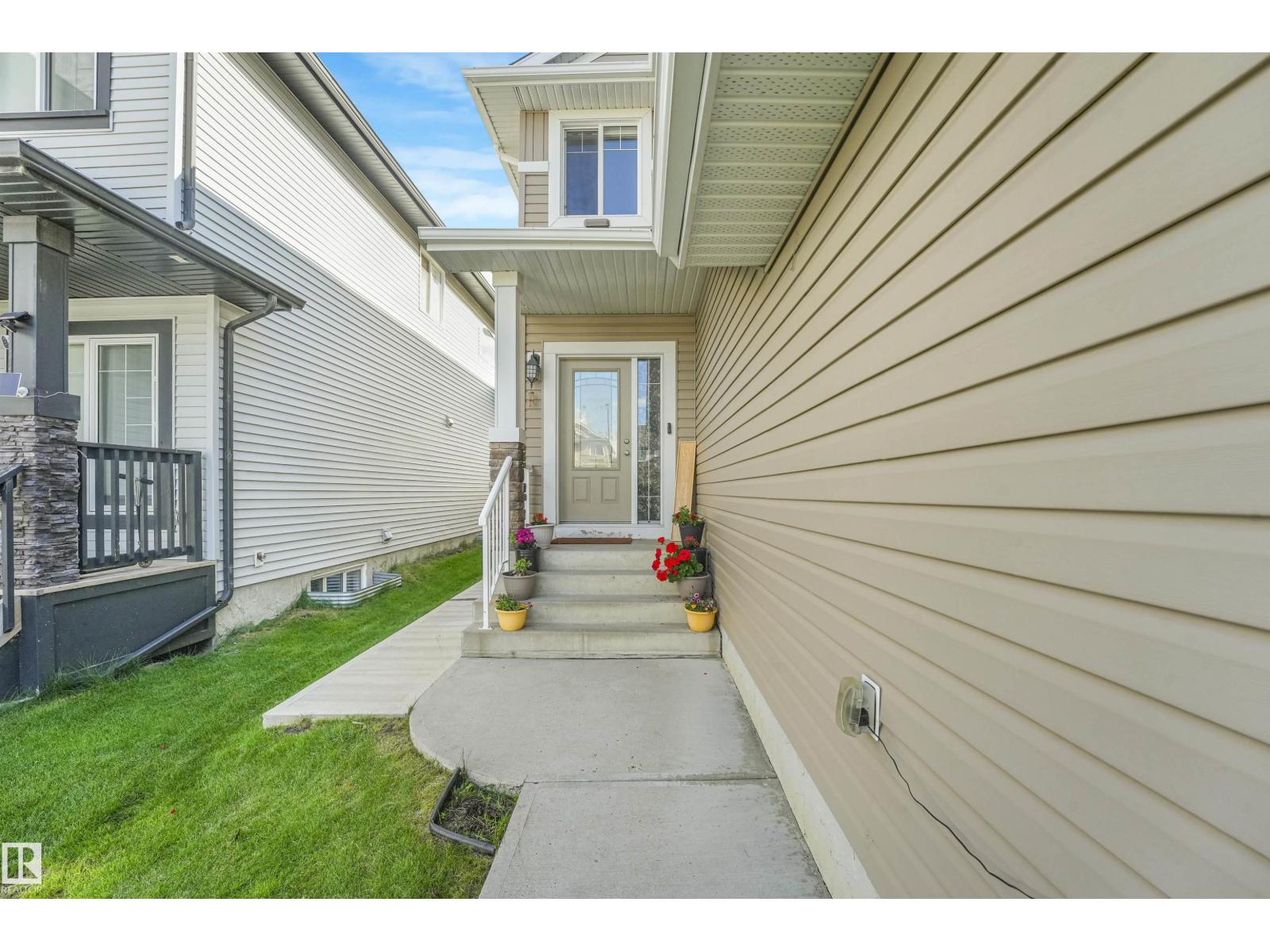3359 13 AV NW - 2