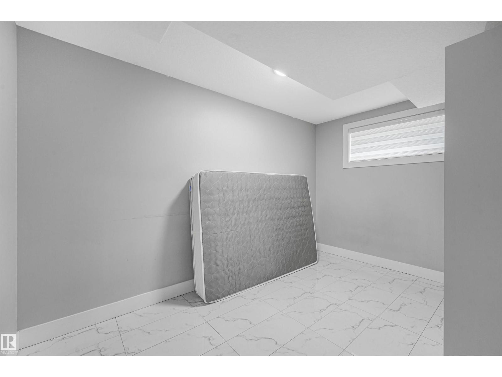 3359 13 AV NW - Image 40