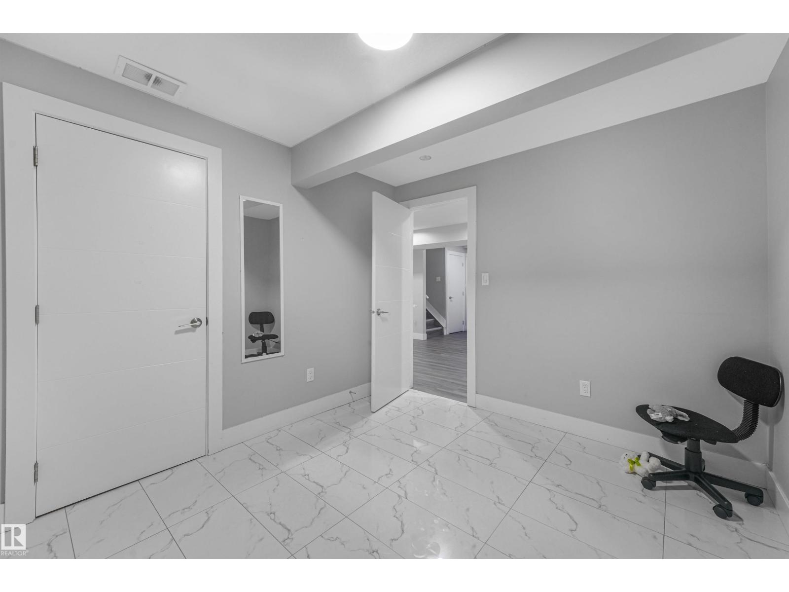 3359 13 AV NW - Image 49