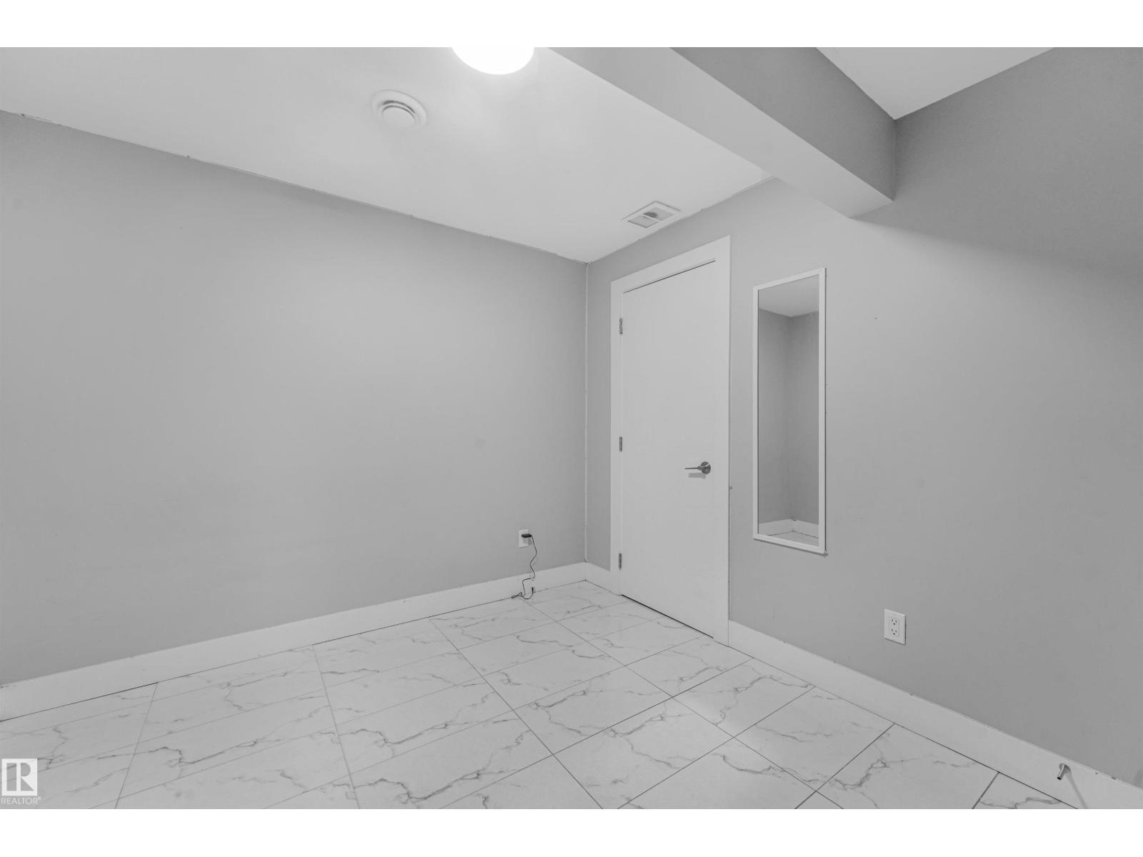 3359 13 AV NW - 50