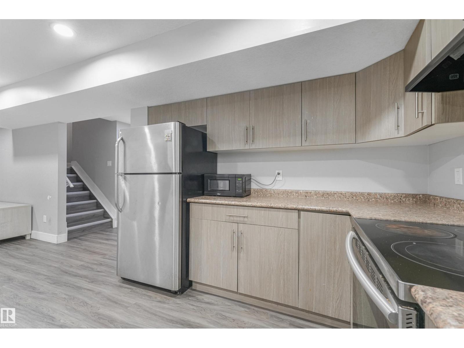 3359 13 AV NW - 47