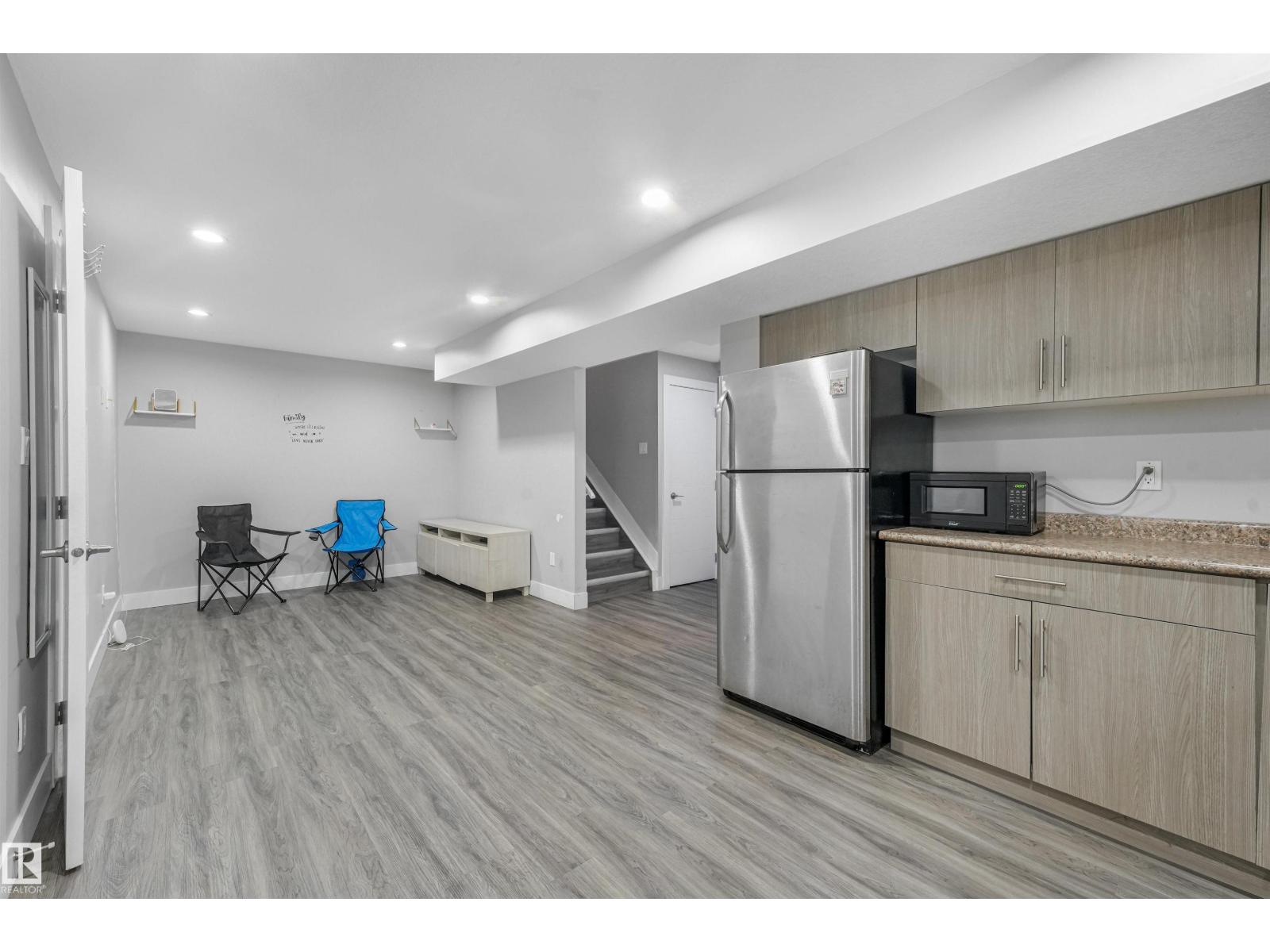 3359 13 AV NW - Image 46