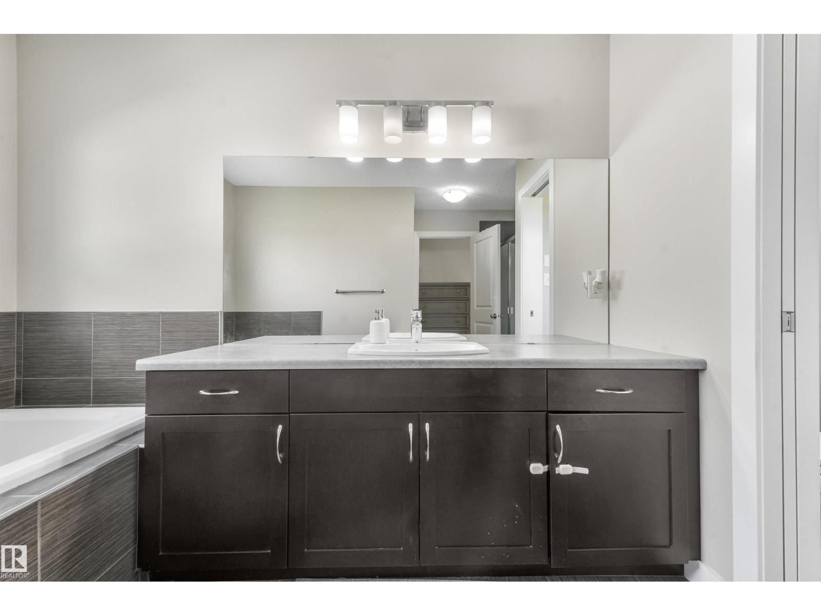 3359 13 AV NW - Image 35