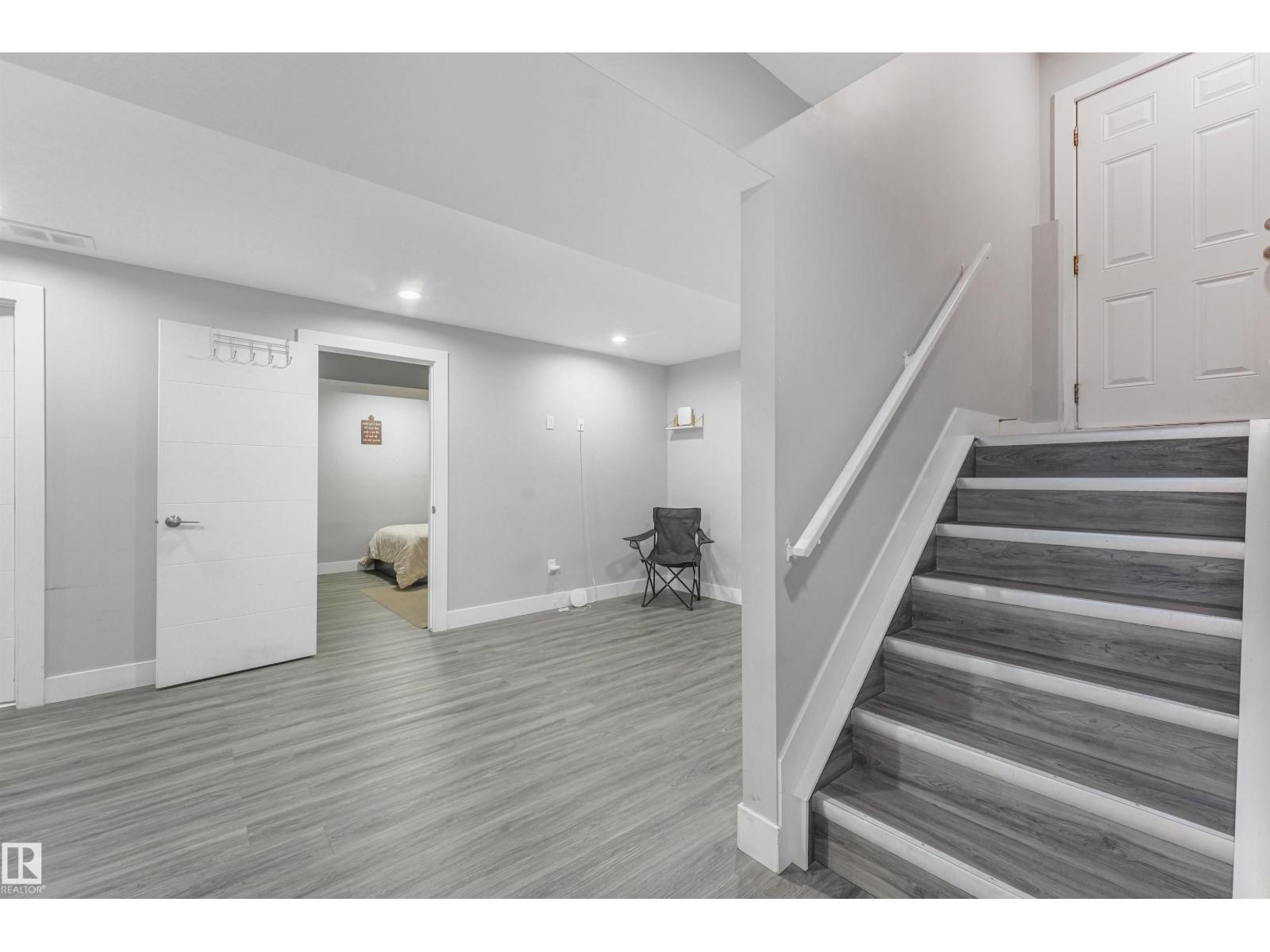 3359 13 AV NW - 38