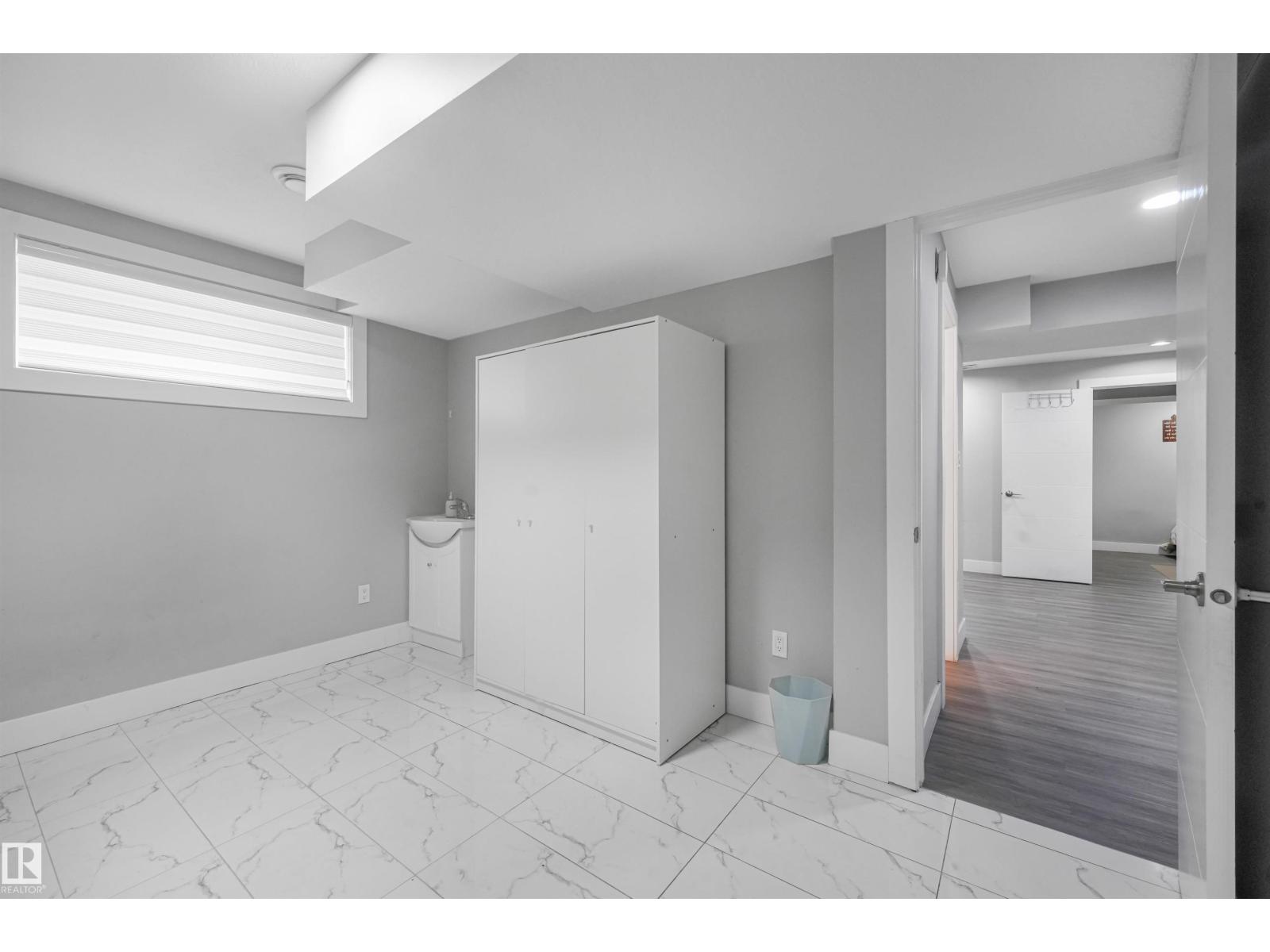 3359 13 AV NW - 41