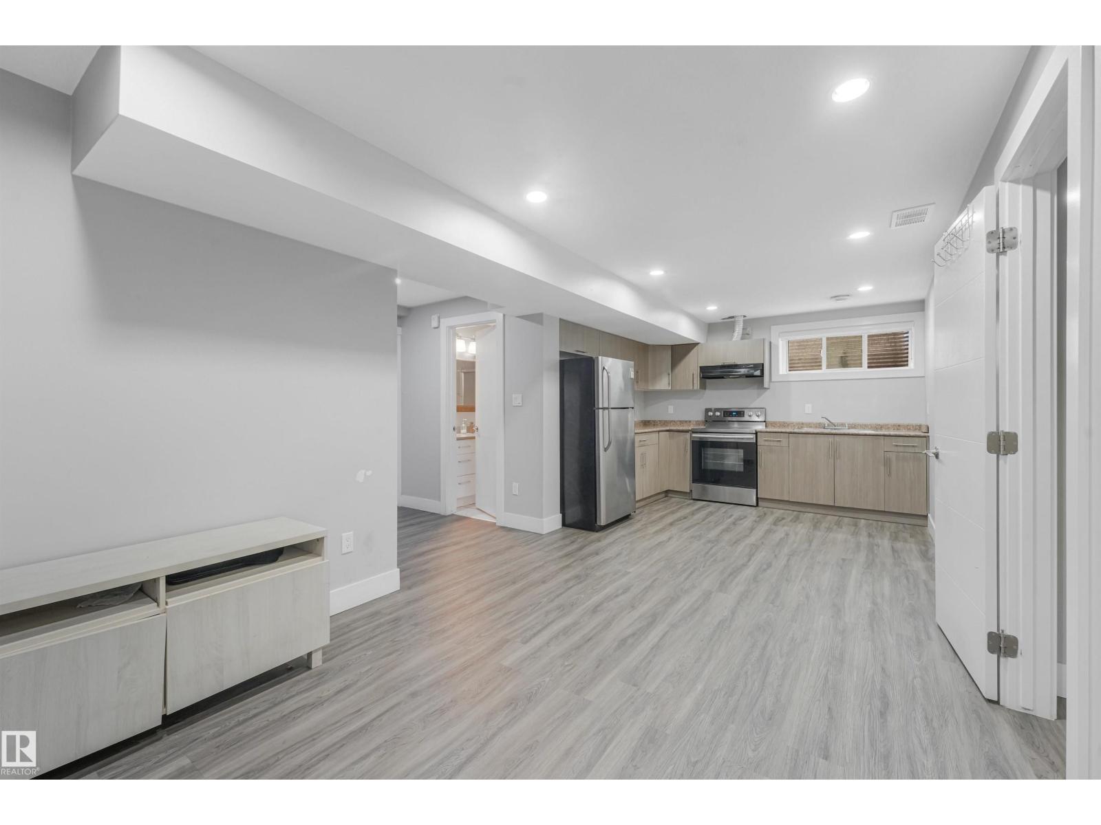 3359 13 AV NW - Image 45