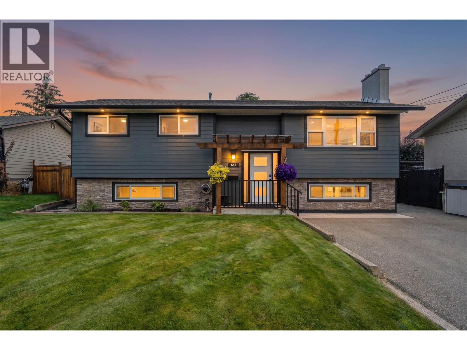 667 Cambridge Crescent - 2