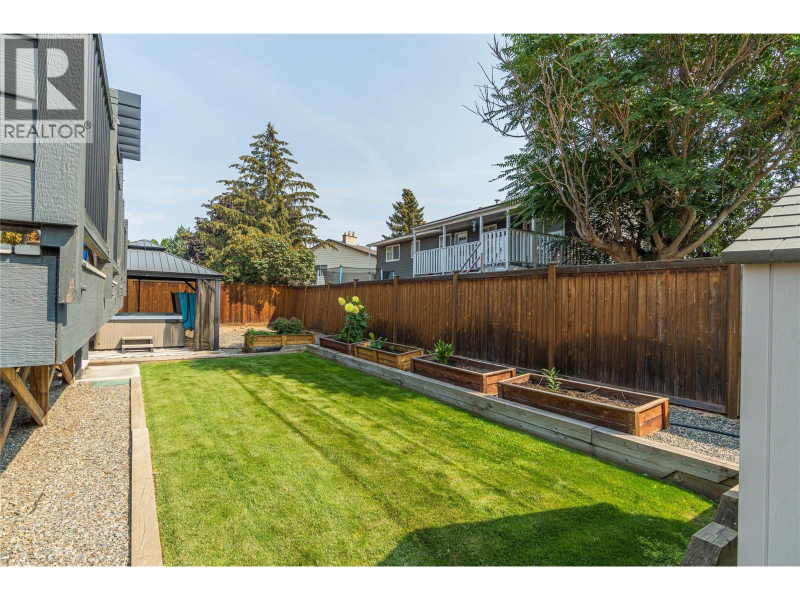 667 Cambridge Crescent - Image 31
