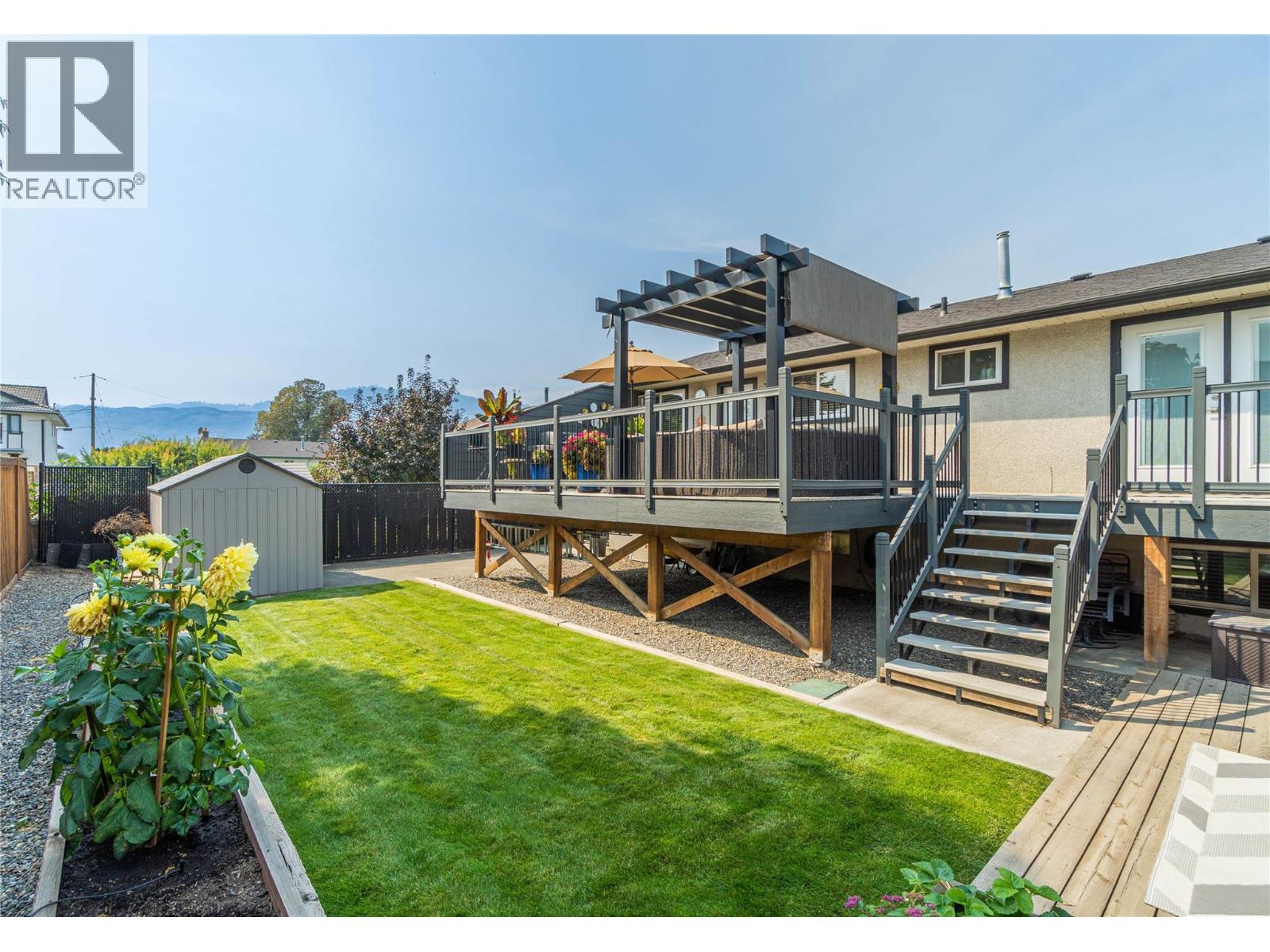 667 Cambridge Crescent - Image 33