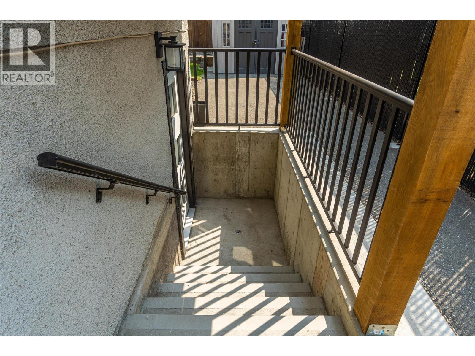 667 Cambridge Crescent - 37