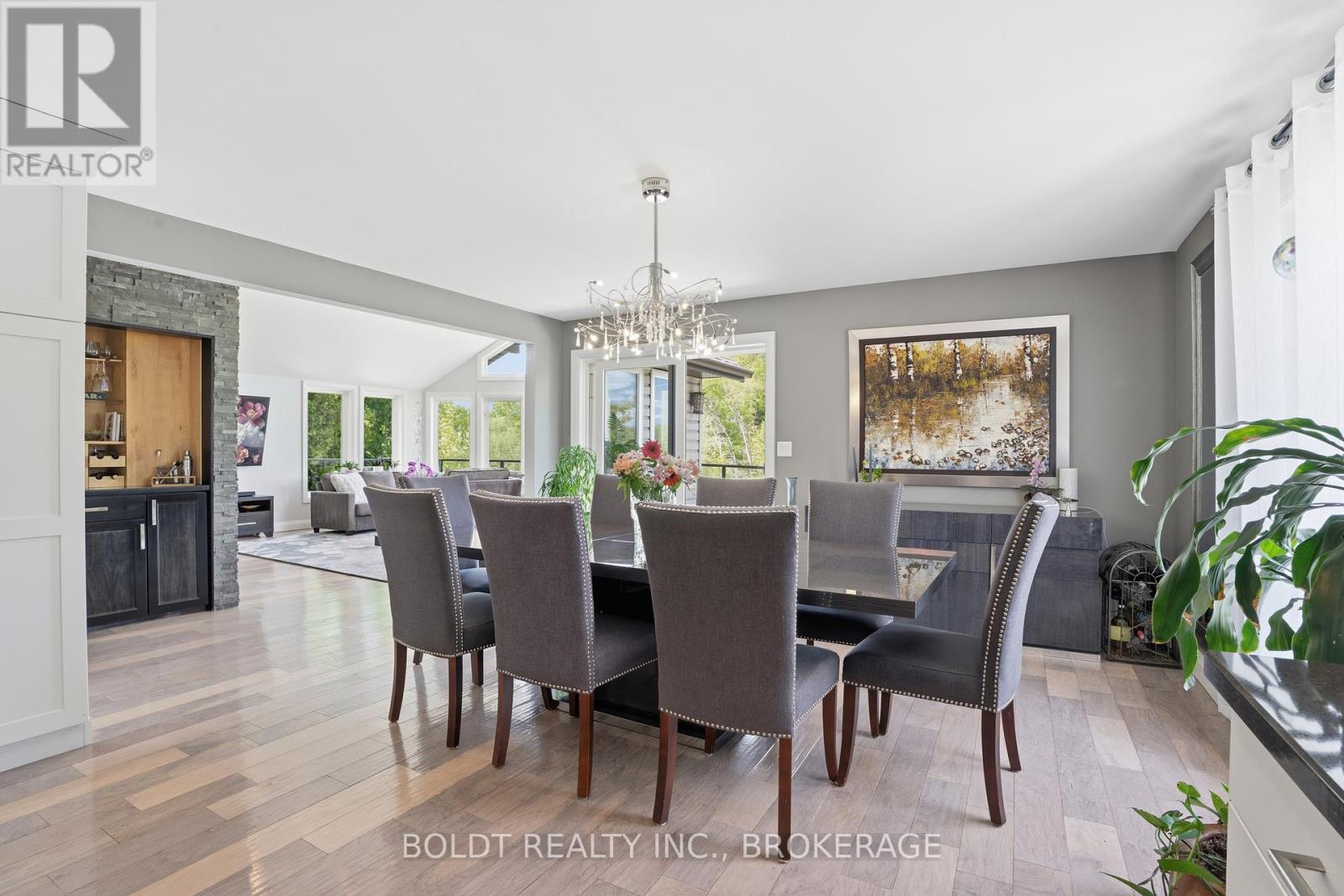 99 DONJON BOULEVARD - Image 13