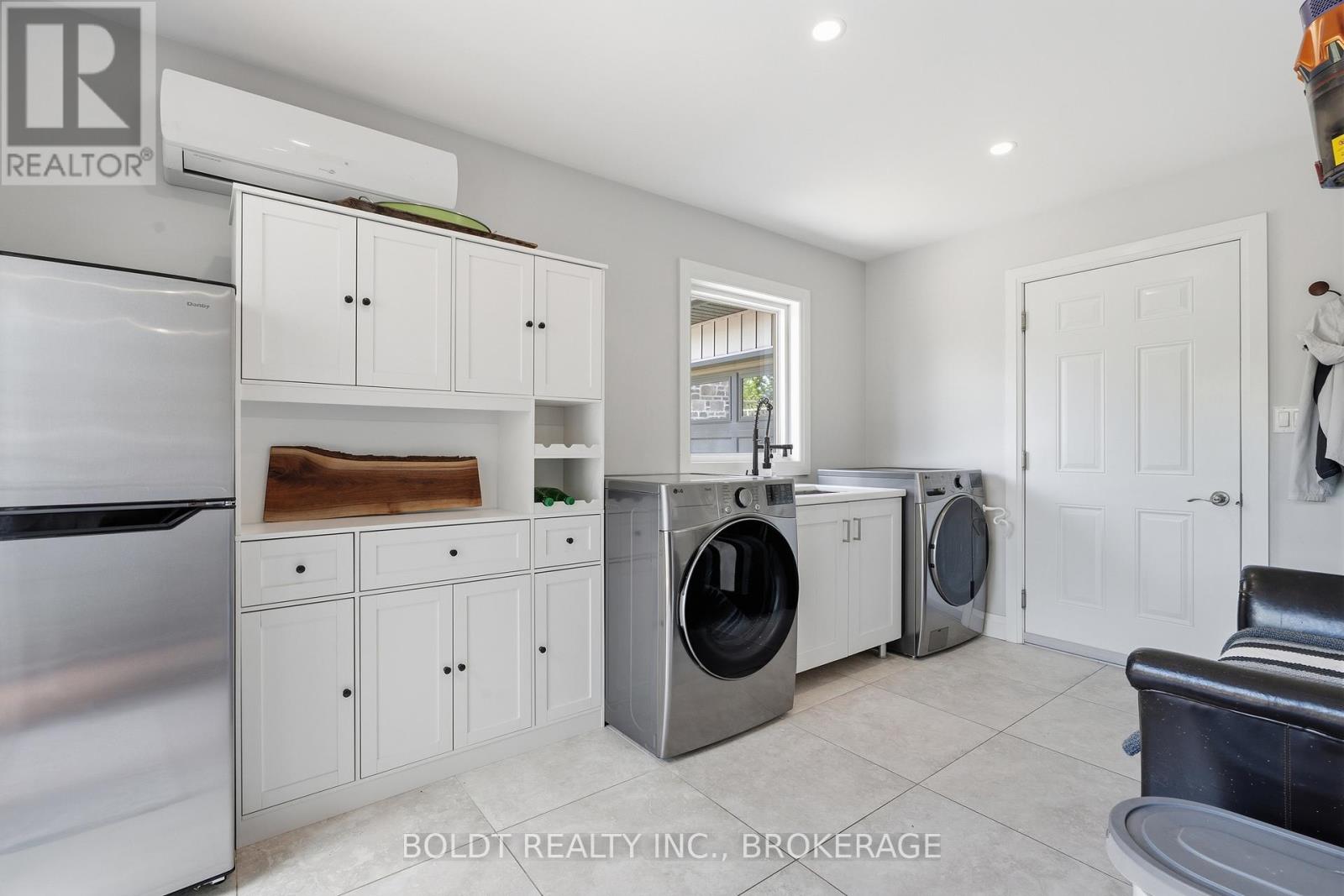 99 DONJON BOULEVARD - Image 15