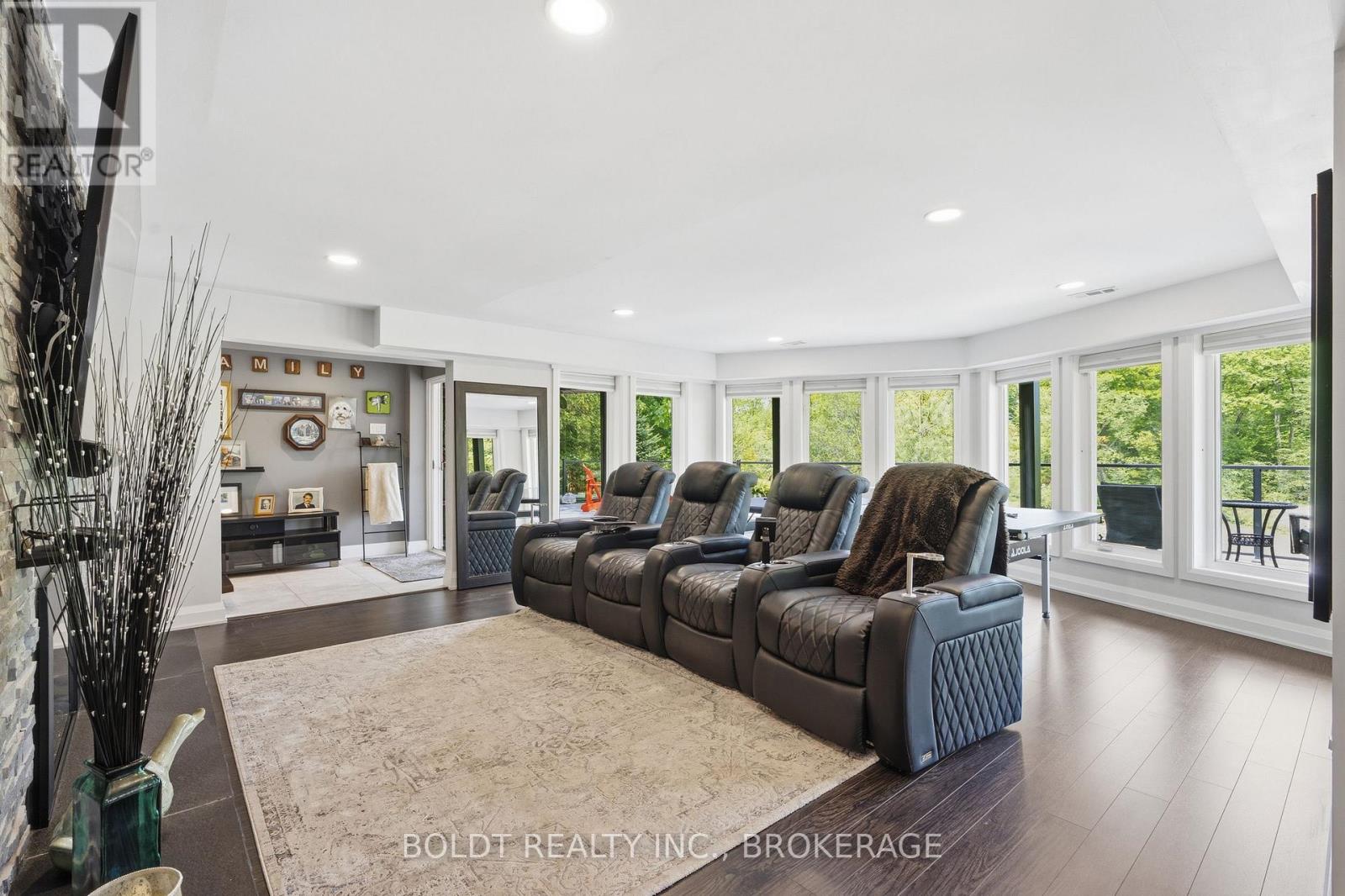 99 DONJON BOULEVARD - Image 18