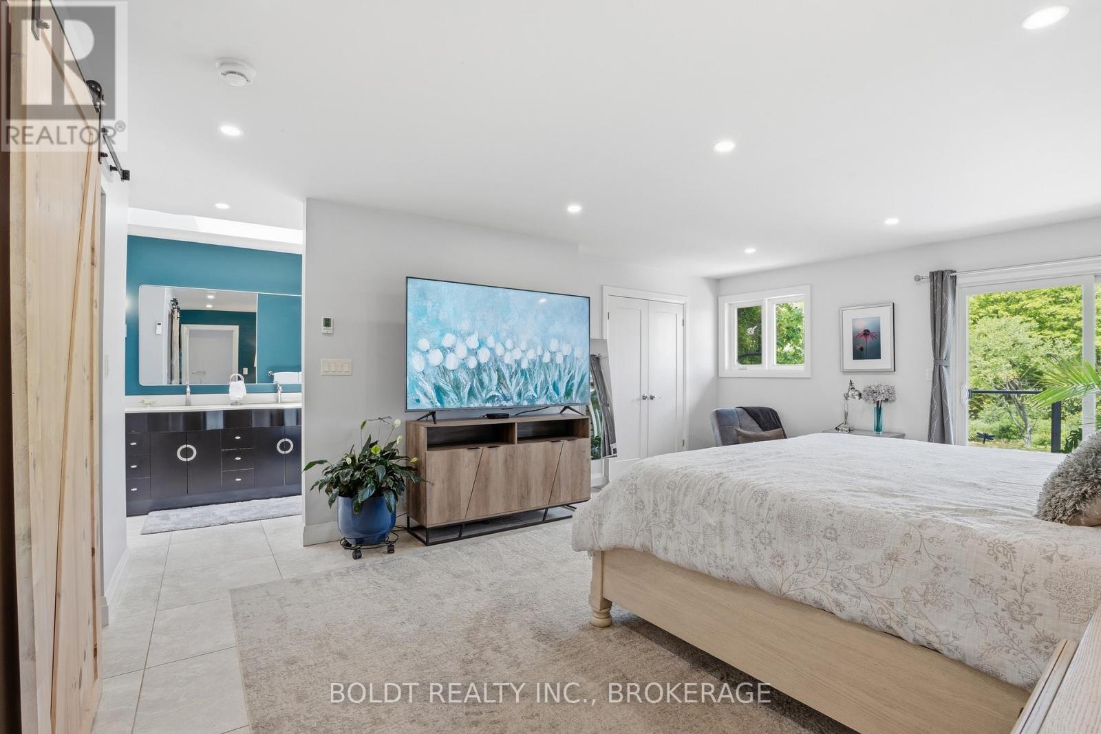 99 DONJON BOULEVARD - Image 22