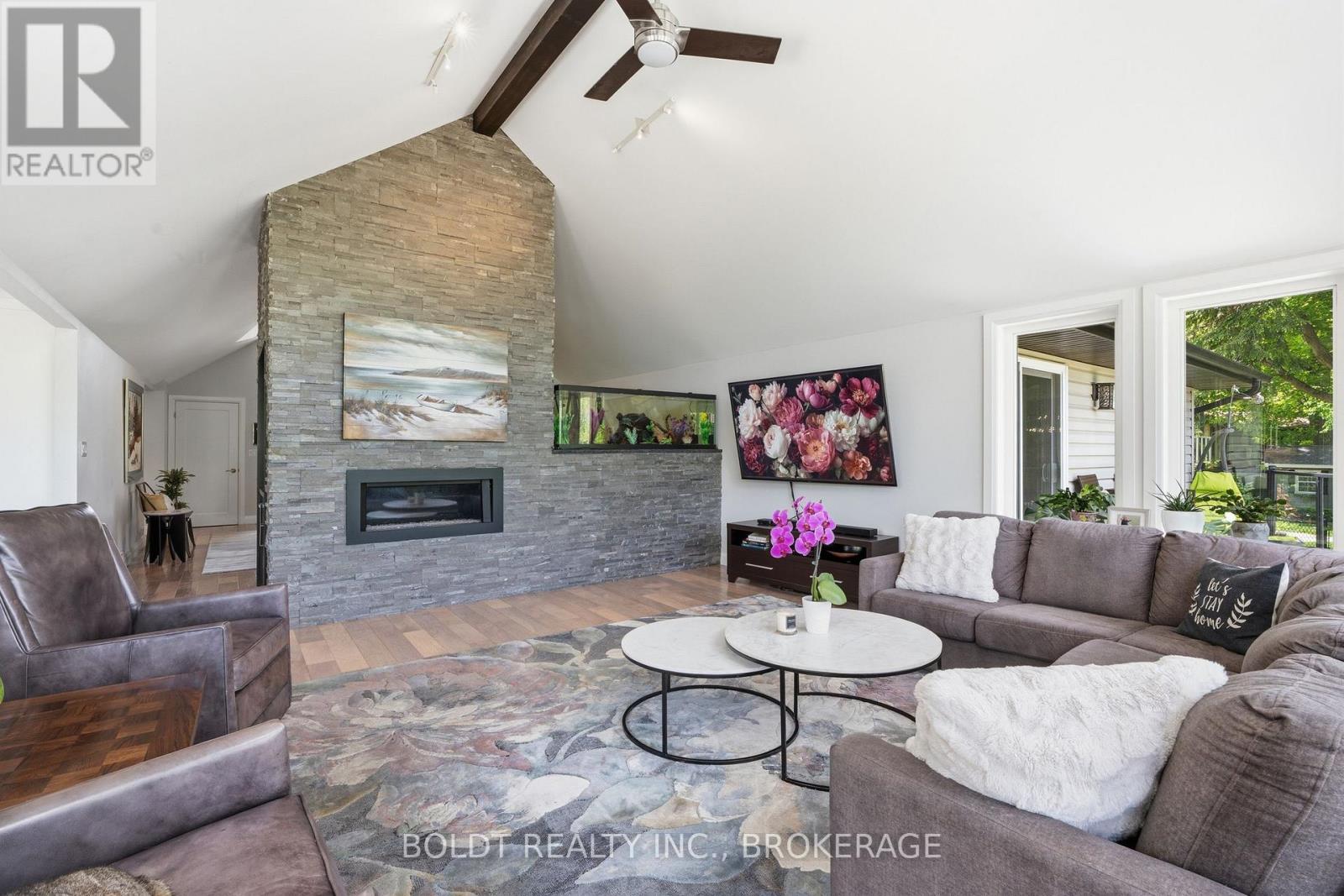 99 DONJON BOULEVARD - Image 8