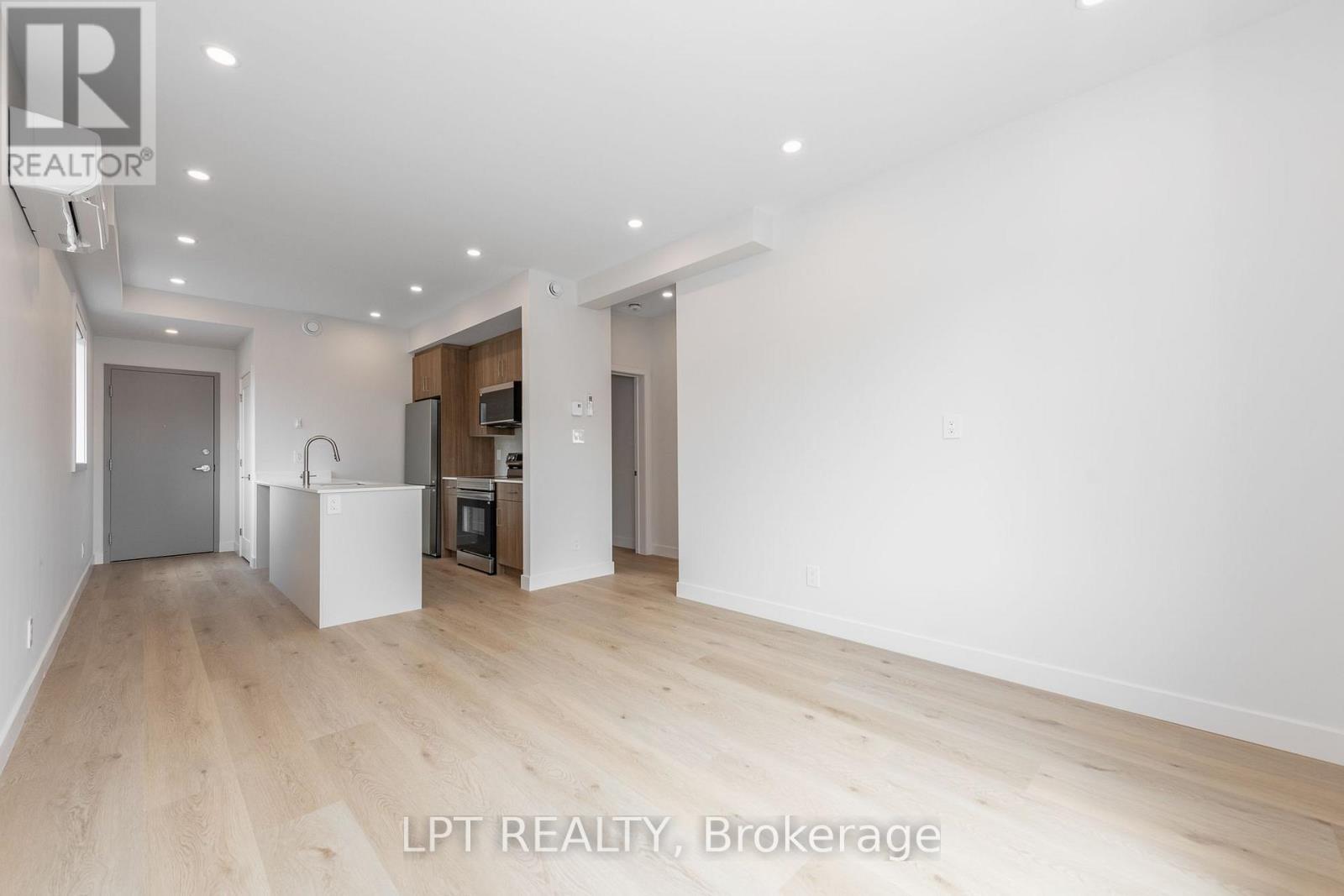 2 Bed, 1 Bath Multi-Family for Rent in Ottawa – 5 – 249 COLUMBUS AVENUE, Ottawa – MLS# X13688542 - Image 7