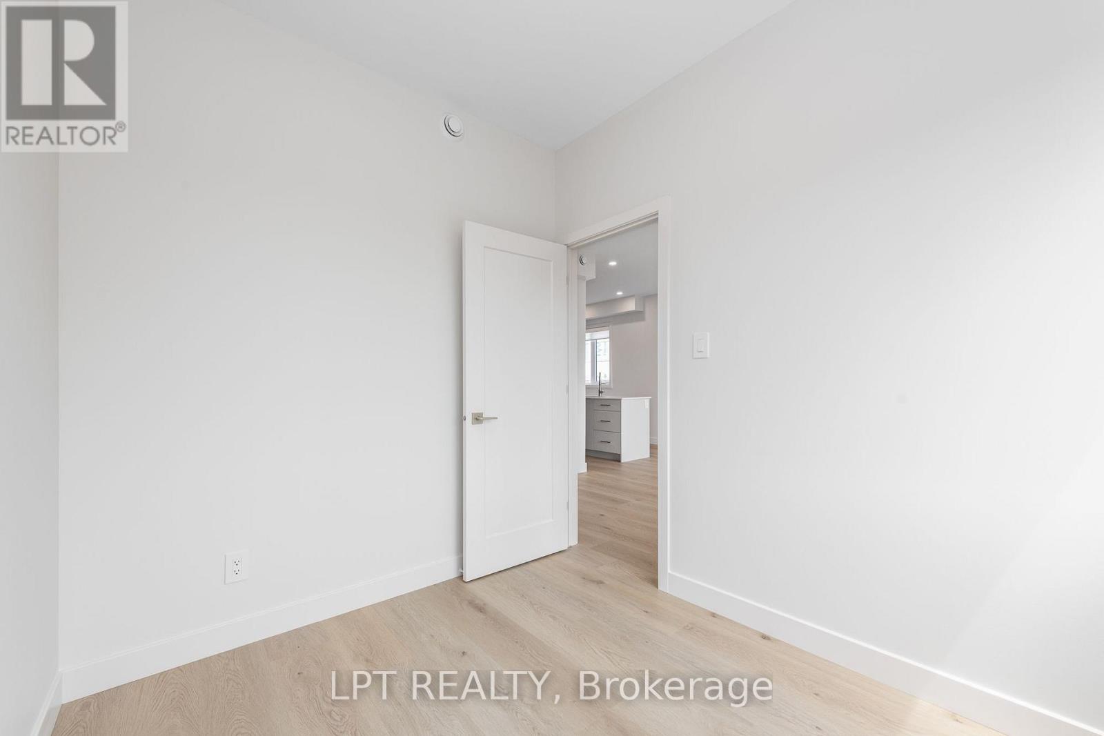 2 Bed, 1 Bath Multi-Family for Rent in Ottawa – 7 – 249 COLUMBUS AVENUE, Ottawa – MLS# X13688556 - Image 11