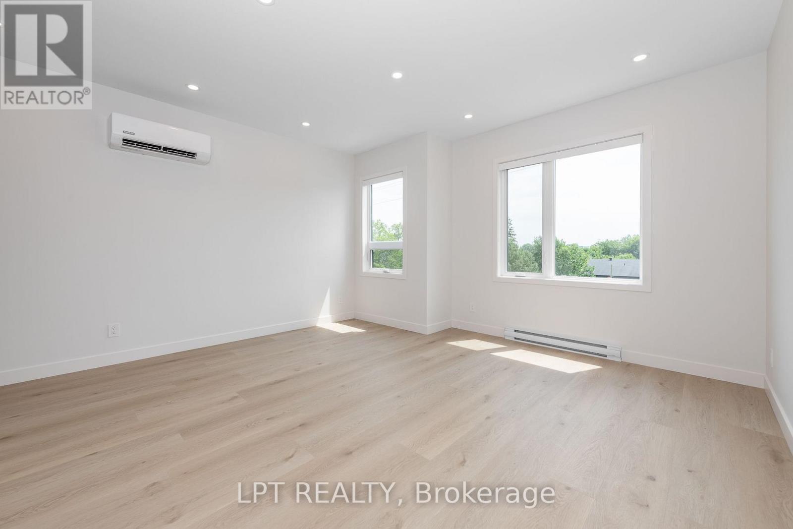 2 Bed, 1 Bath Multi-Family for Rent in Ottawa – 7 – 249 COLUMBUS AVENUE, Ottawa – MLS# X13688556 - Image 7