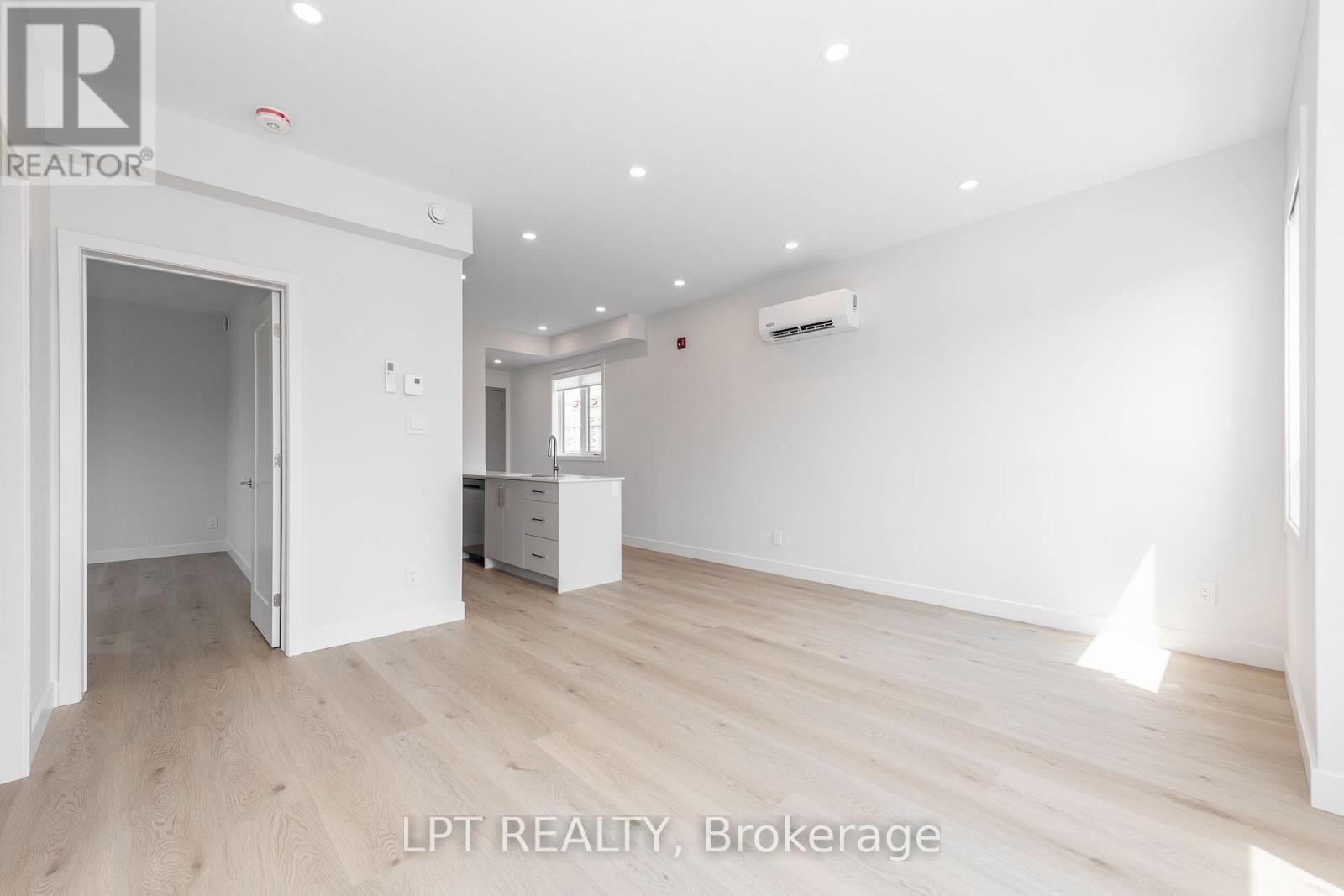 2 Bed, 1 Bath Multi-Family for Rent in Ottawa – 7 – 249 COLUMBUS AVENUE, Ottawa – MLS# X13688556 - Image 8