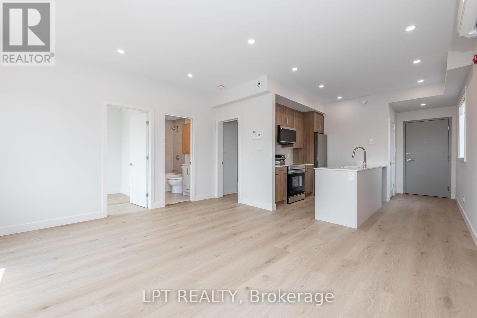 2 Bed, 1 Bath Multi-Family for Rent in Ottawa – 7 – 249 COLUMBUS AVENUE, Ottawa – MLS# X13688556 - Image 9