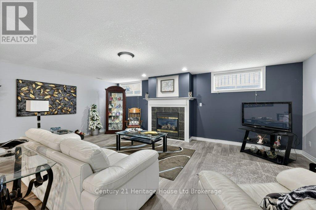 57 WENDY CALDER PLACE - 25